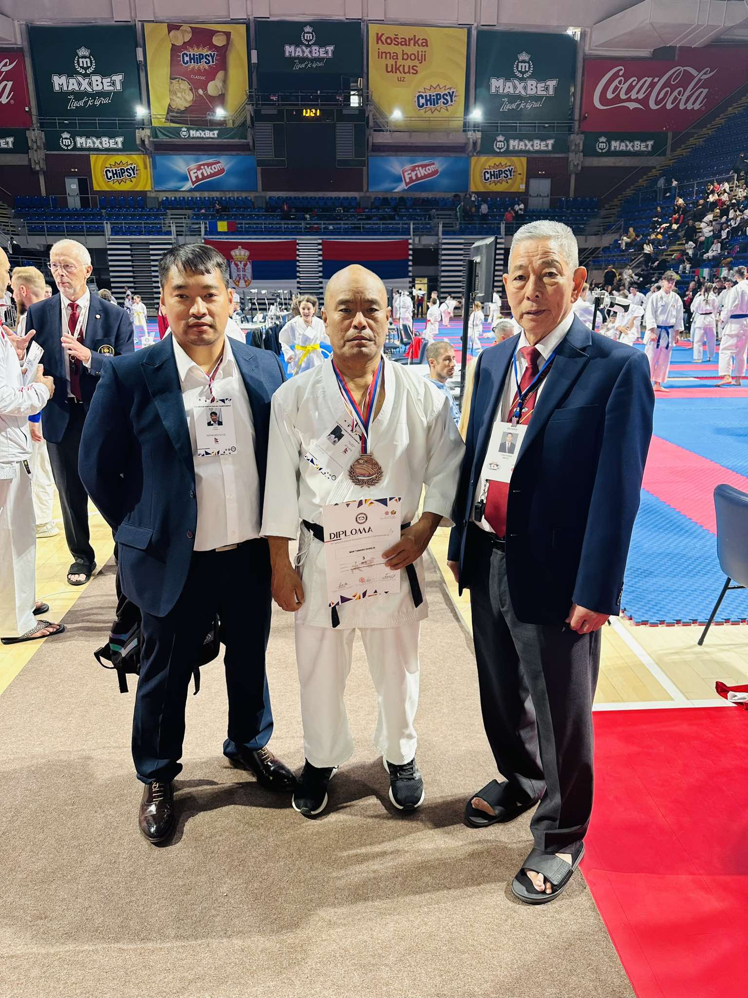 received_1574432246548820